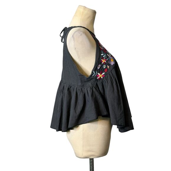 Shein charcoal Floral Embroidered Halter flowy top size Medium - Picture 12 of 13